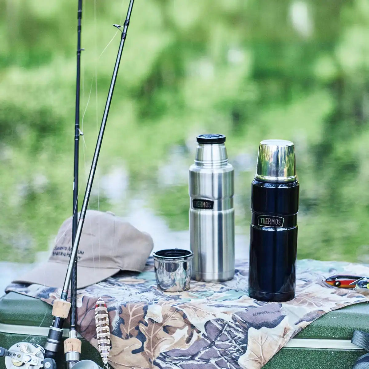 Thermos Outdoor Series 0.47L Stainless Steel Bottle in Midnight Blue