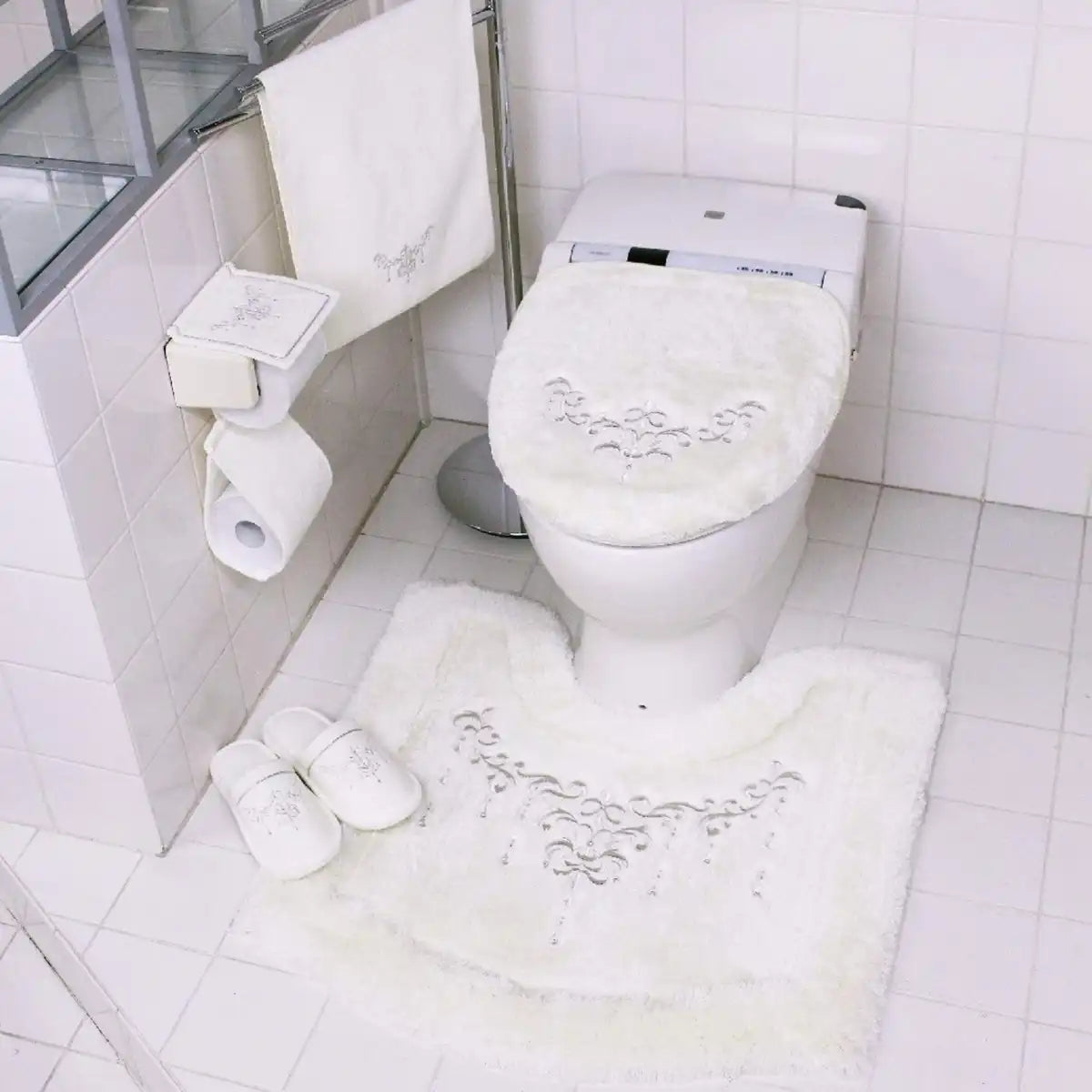 Senko Japan Nynas Shanti Toilet Mat Platinum X Ivory 70X70Cm Rhinestones 17873