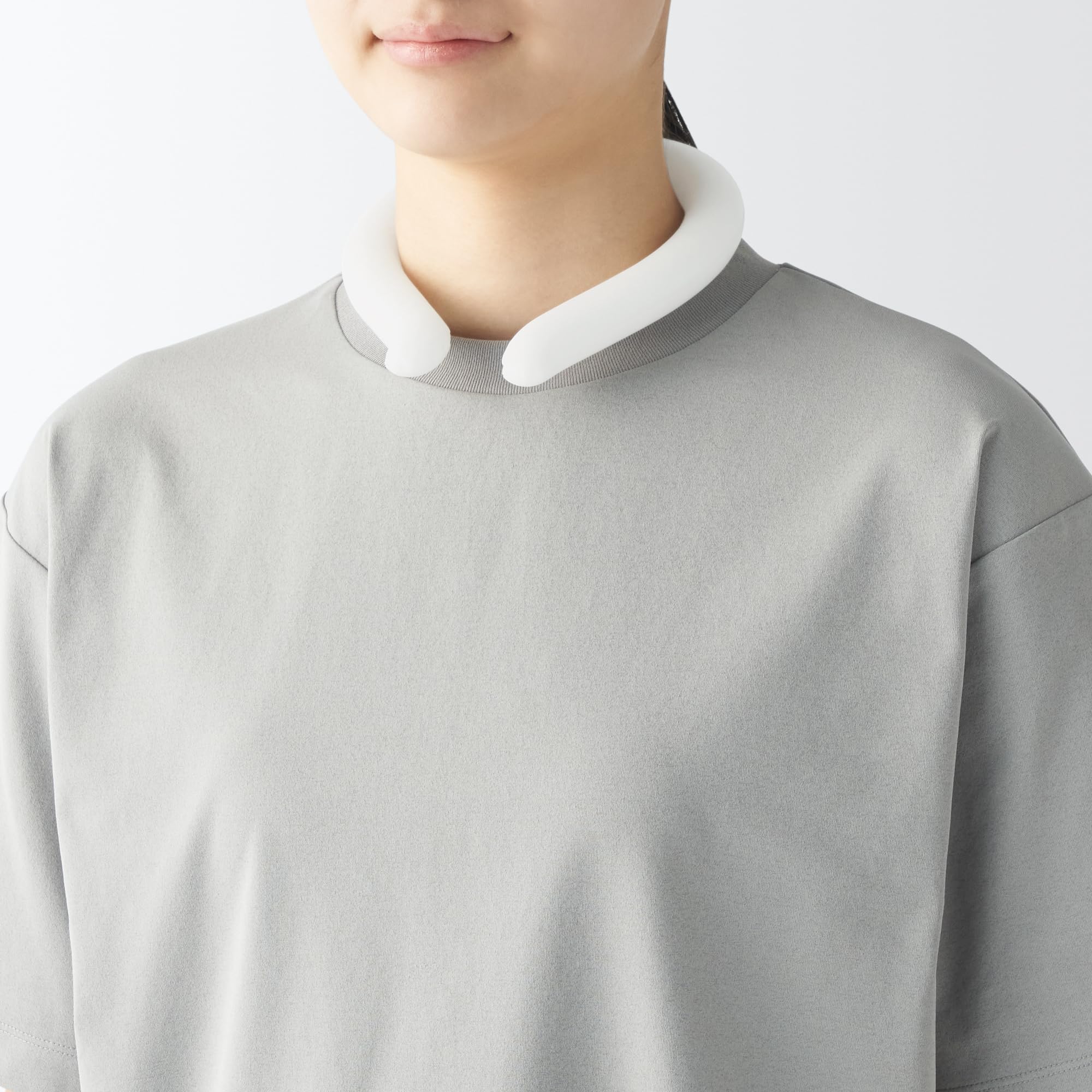 Muji Neck Cooler Clear M - Comfortable 14x16 cm Design 34 cm Circumference