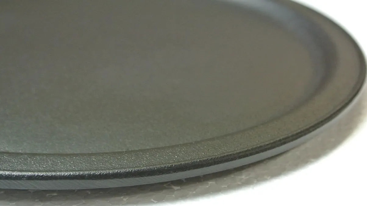 Shingu Shoko Japan Iwachu Induction Cast-Iron Pizza Pan (Handle Not Included)