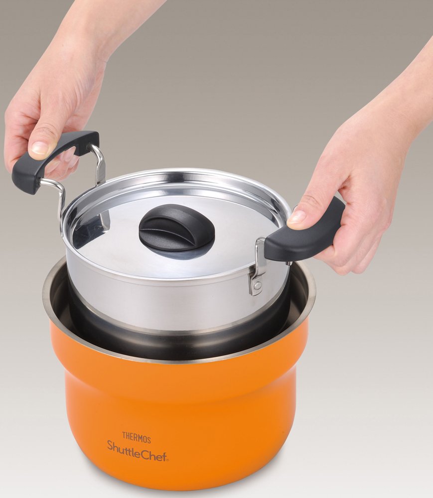Thermos 1.6L Vacuum Insulated Shuttle Chef Cooker in Apricot Kbf-1600