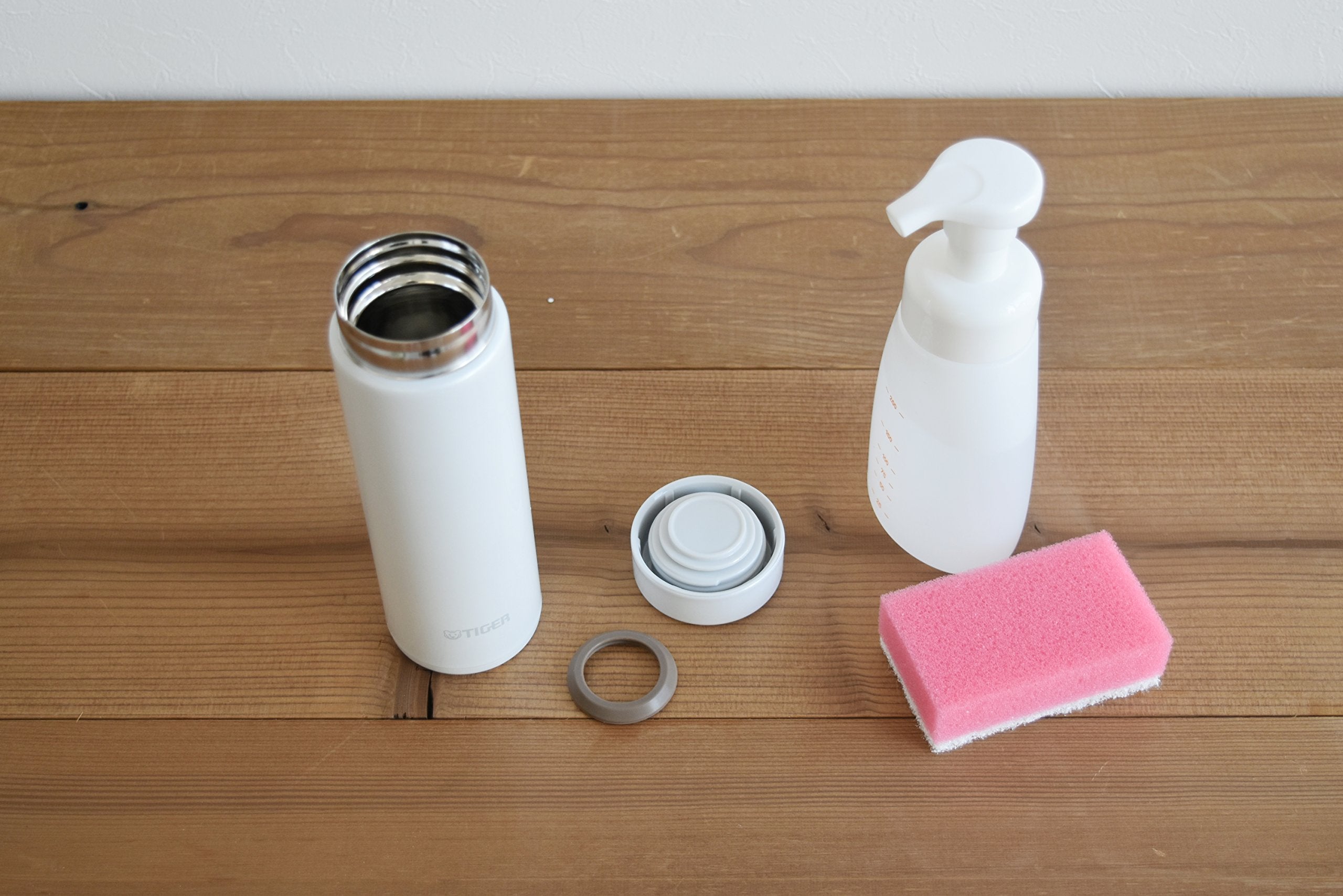 Tiger Stainless Steel Mini Vacuum Flask Lightweight 300ml Sahara Mug Snow White