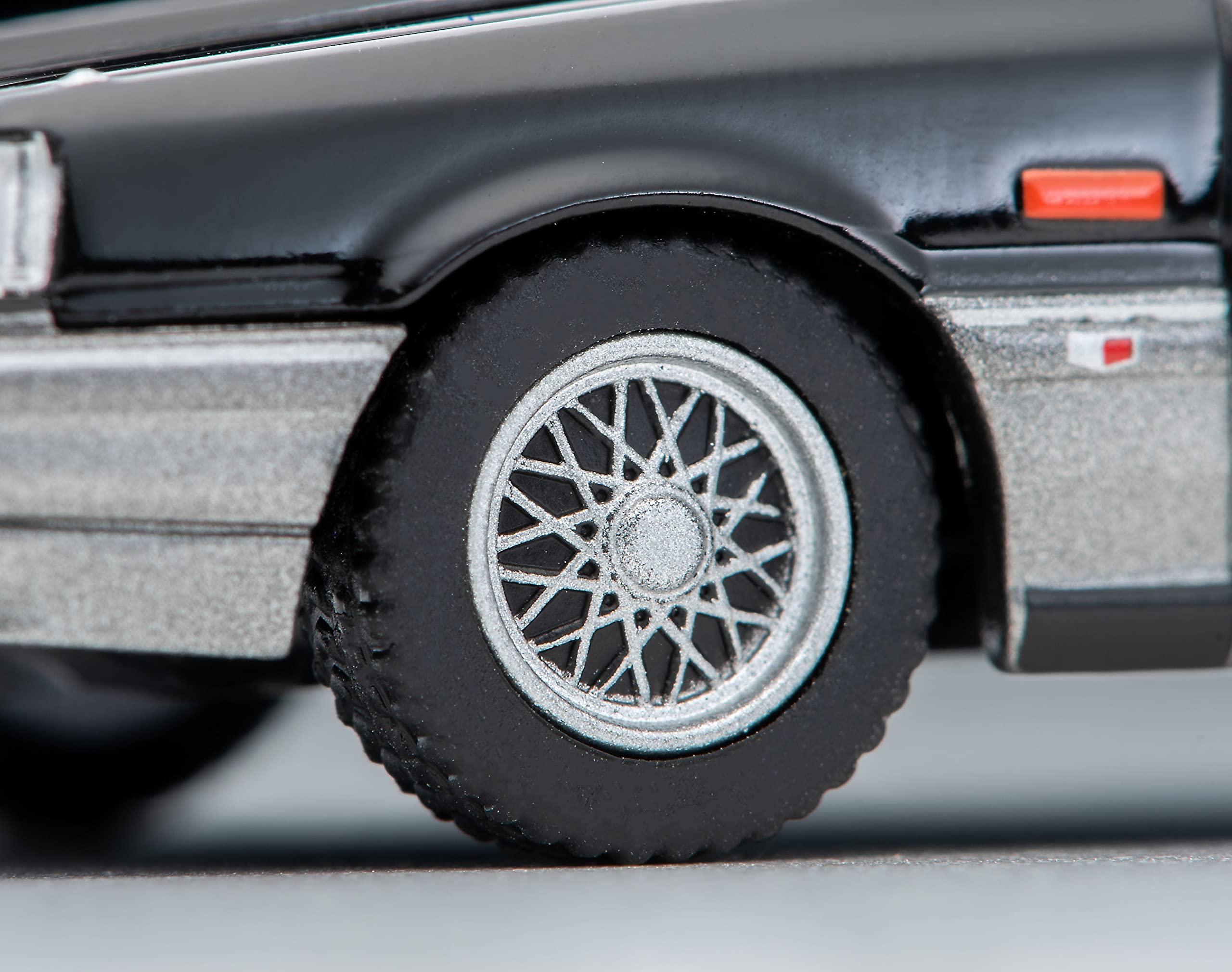 Tomica Limited Vintage Neo 1/64 Lv-N282B Nissan Skyline Black/Silver 1986