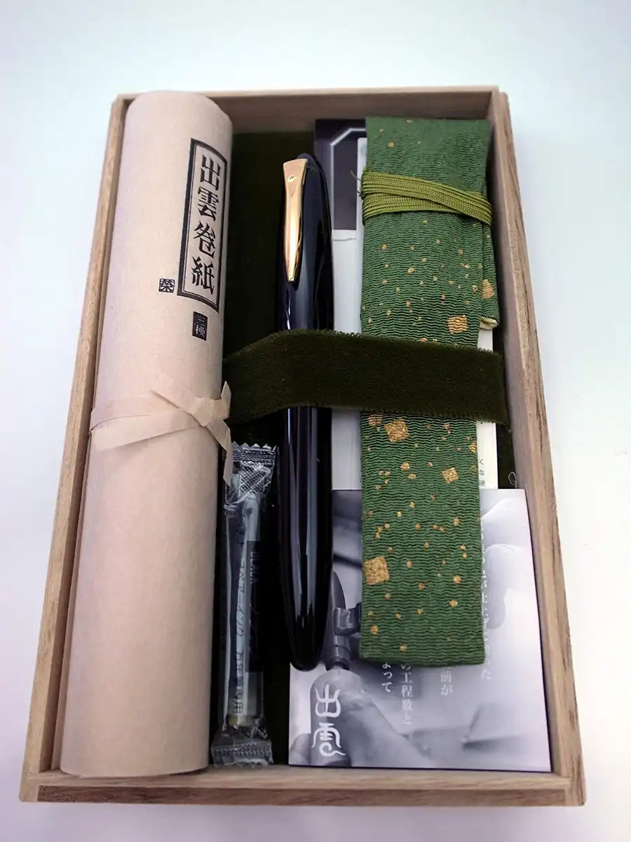 Platinum Izumo 18K Gold Bold Fountain Pen Lacquer Finish Piz-55000