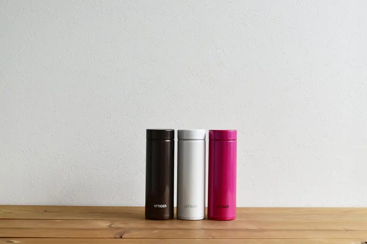 Tiger Stainless Steel Mini Vacuum Flask Lightweight 300ml Sahara Mug Snow White