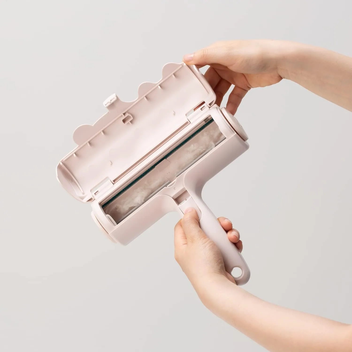 Nippon Seal Pakupaku Roller for Pet Hair Loss and Dust Removal Dogs Cats PACPAK