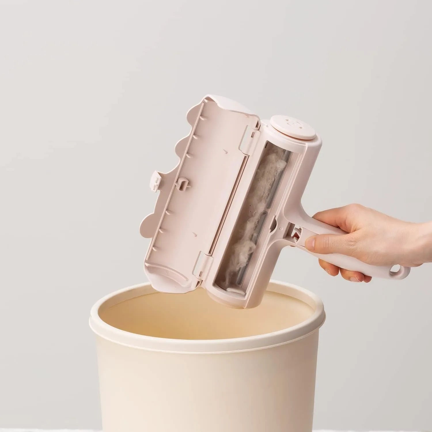 Nippon Seal Pakupaku Roller for Pet Hair Loss and Dust Removal Dogs Cats PACPAK