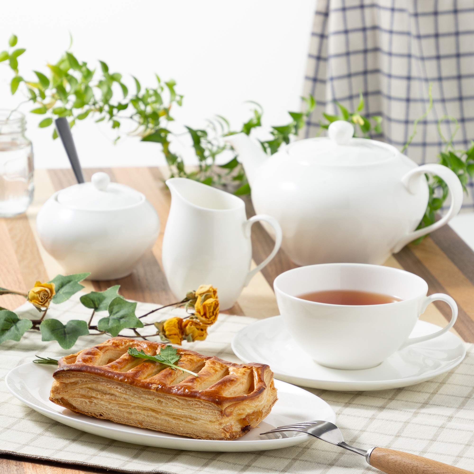 Narumi Japan Tea Pot Sense White 840Cc Dishwasher Safe 51800-4687