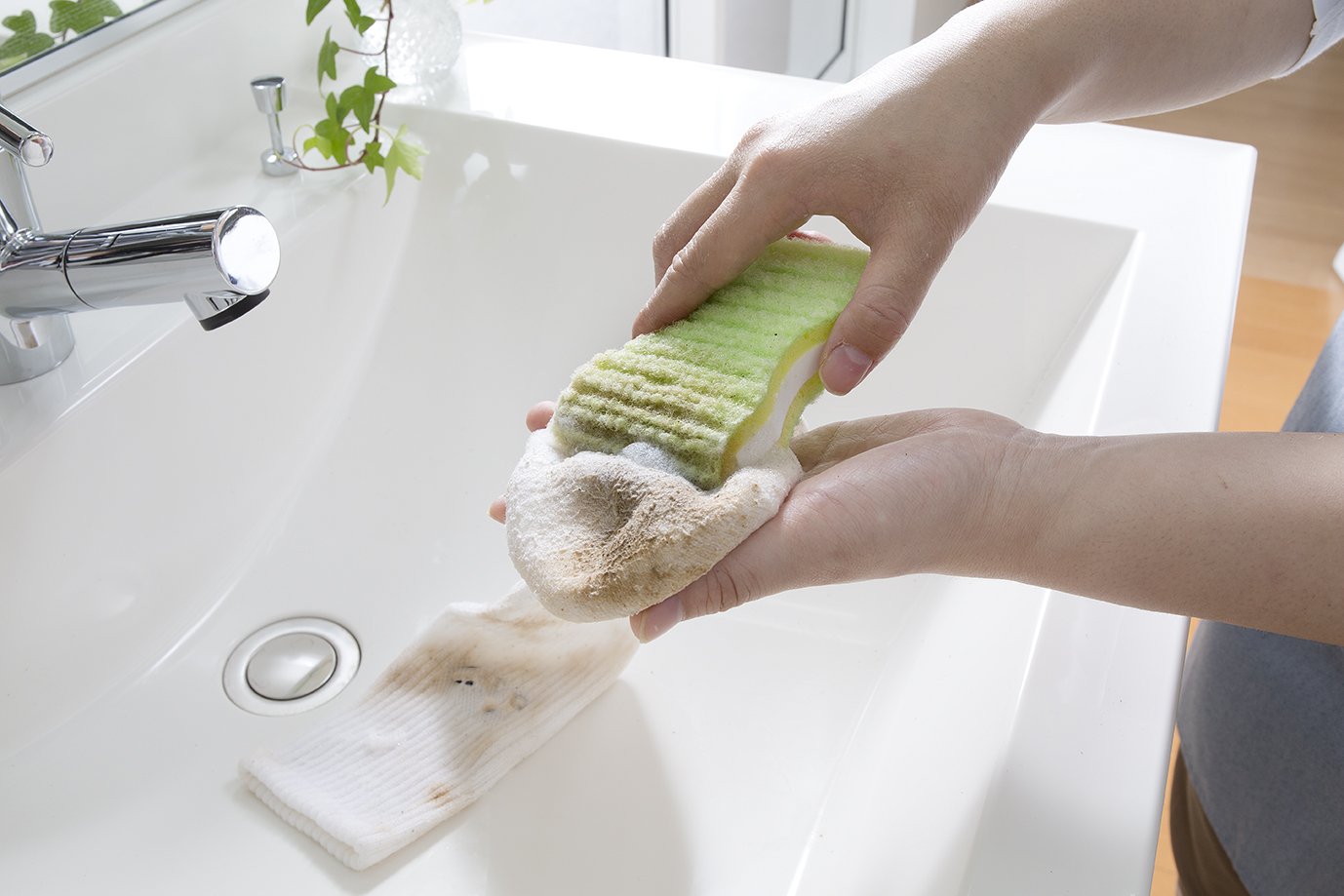 Sanko Mitsuba Japan Mud Stain Brush Laundry Cleaner Sponge Double Sided Easy Grip Bh-51