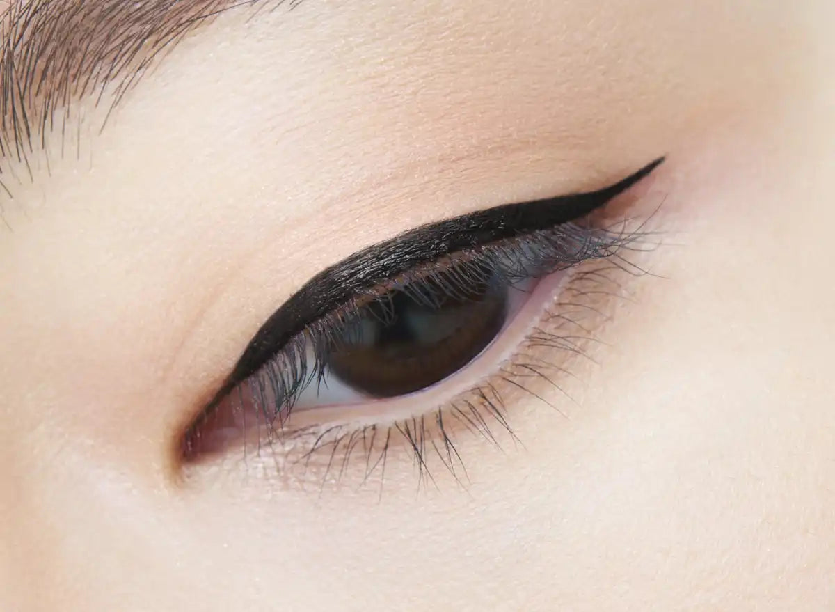 Dejavu Deep Black Dejavu Lasting Fine E Brush Liquid for Long-Lasting Precision