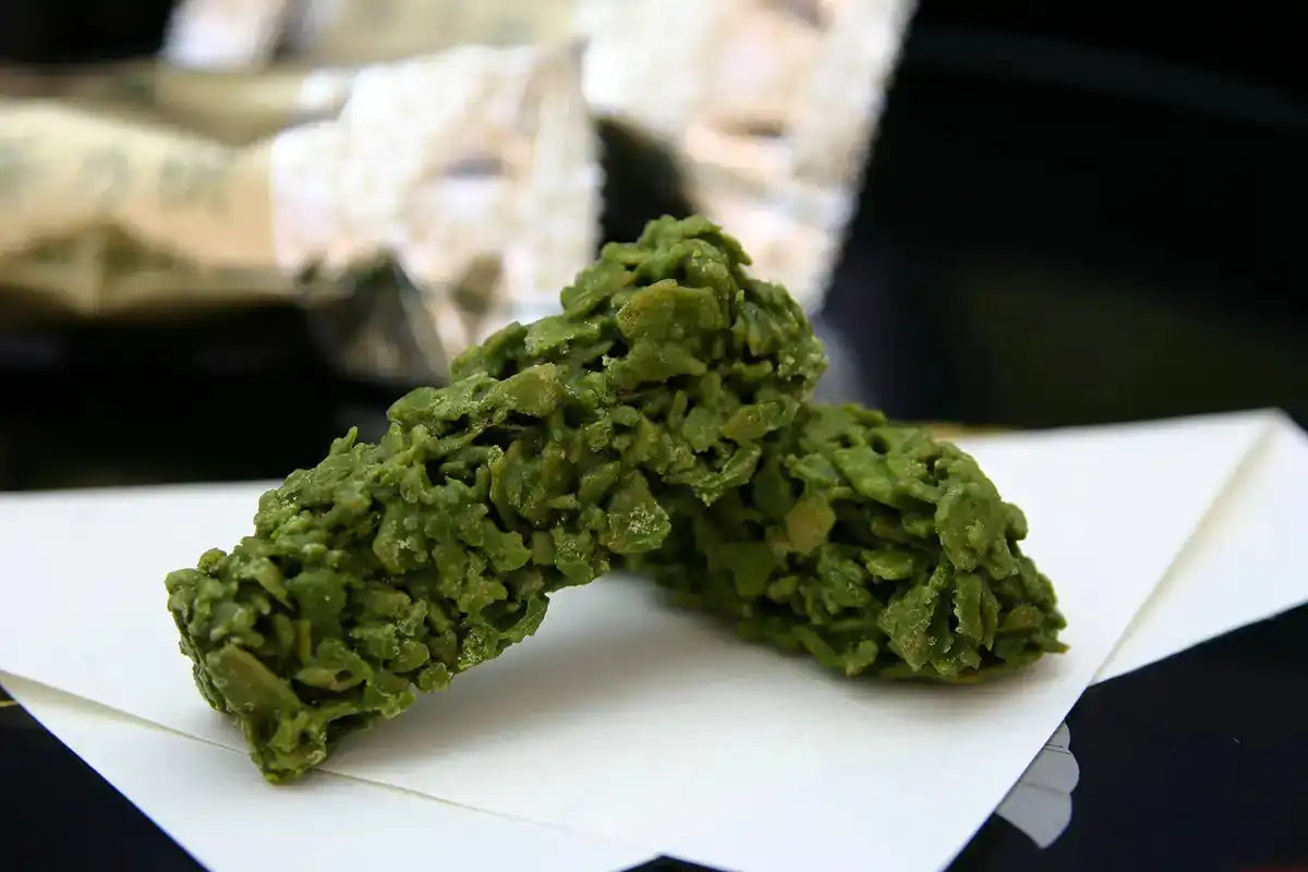 Chayudo Uji Matcha Chocolate Senbei Clusters - 9 Crunchy Pieces