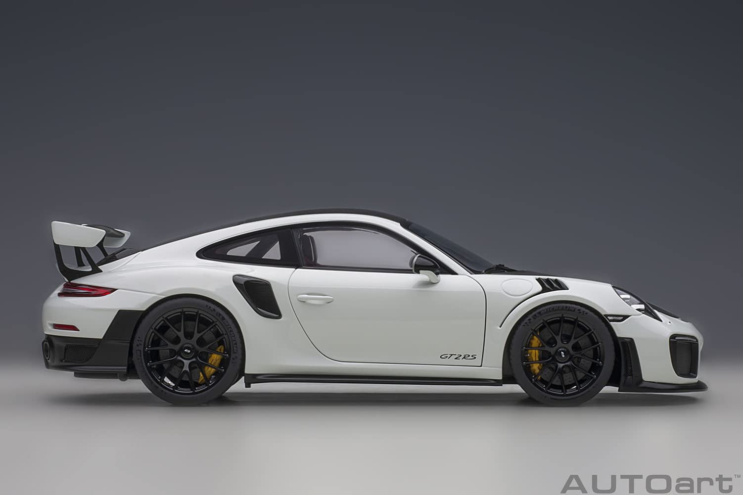 Autoart 1/18 Porsche 911 GT2 RS Weissach Pkg White/Carbon 78171
