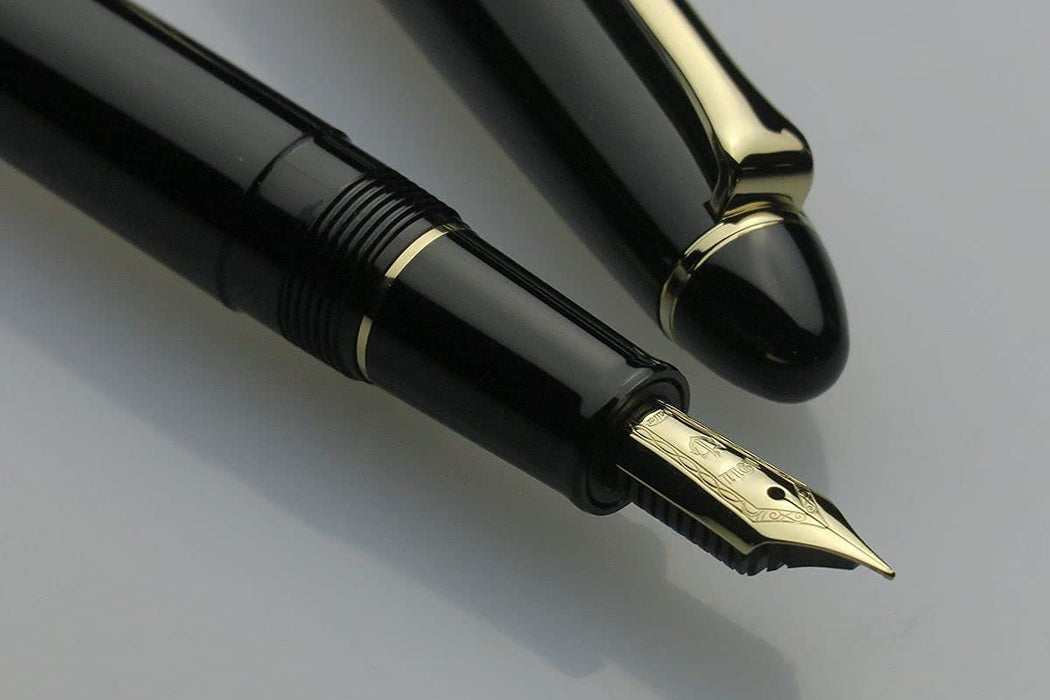 Sailor 鋼筆 Profit 休閒中型金色鑲邊黑色設計型號 11-0570-420