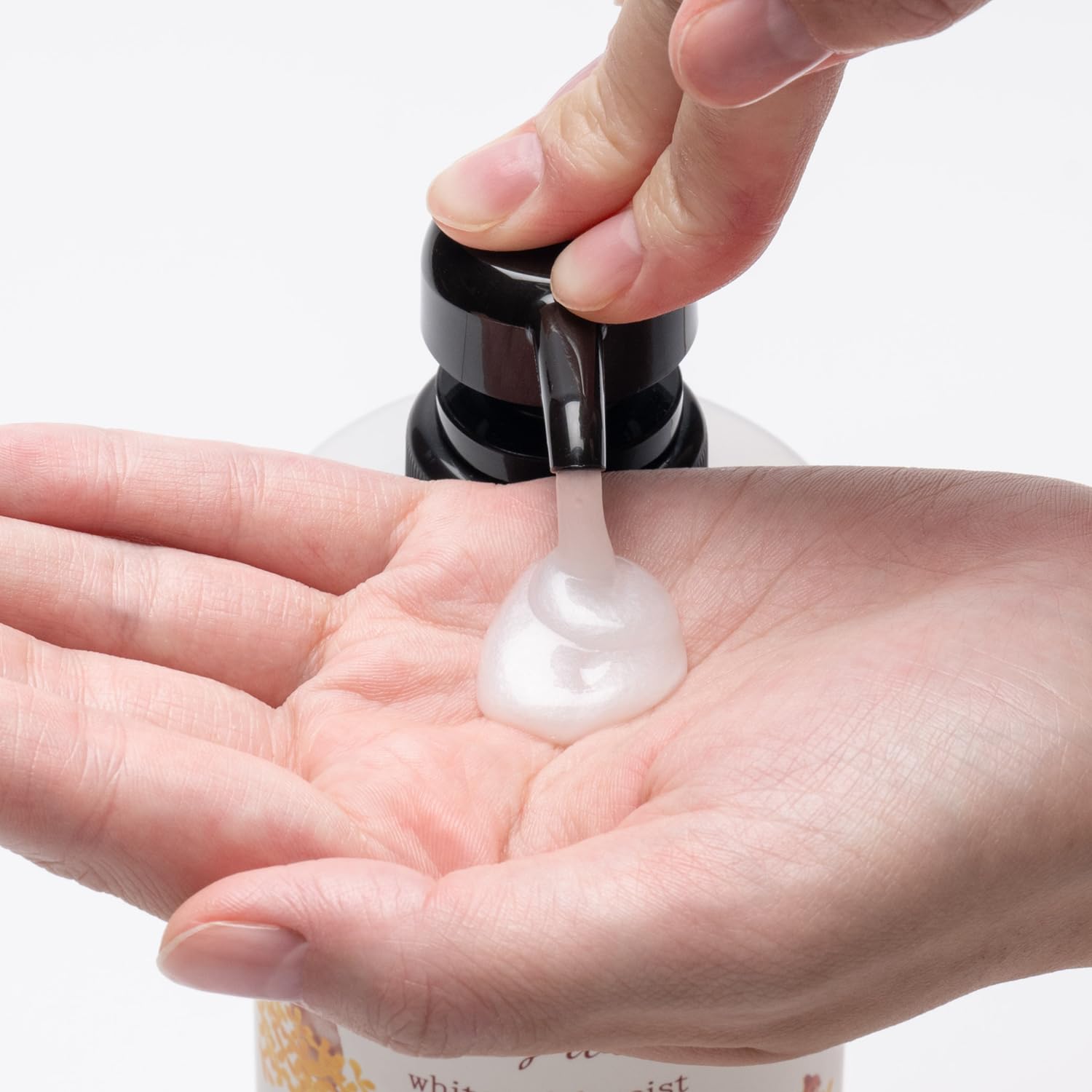 Softymo Kose Natu White 沐浴露 500毫升 滋潤桂花去角質