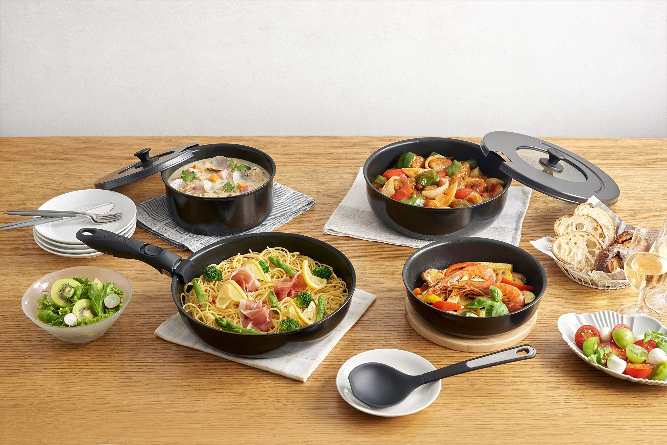 Thermos 20cm Durable Series Black Frying Pan with Detachable Handle IH Compatible