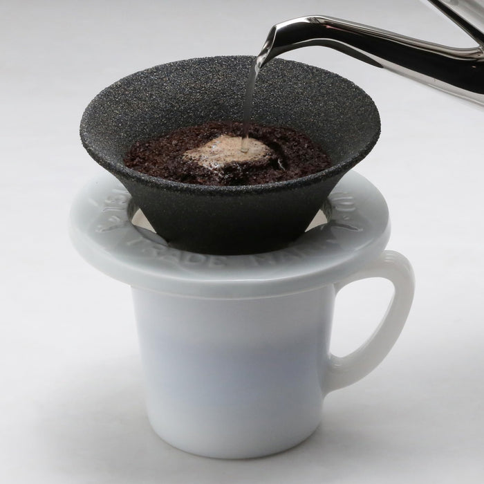 Tsukiusagijirushi Ceramic Coffee Dripper Filter Set in Black and White