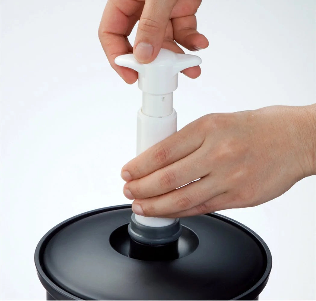 Skater Vacuum Rice Storage Container Japan 3 Cups Pump Boh3