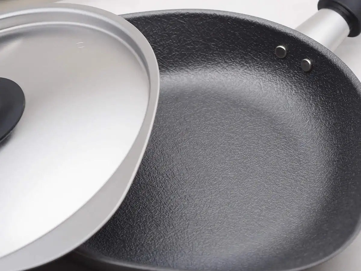 Sori Yanagi Japan Iron Frying Pan 25Cm Lid Compatible Ih Double Fiber Line Nitriding