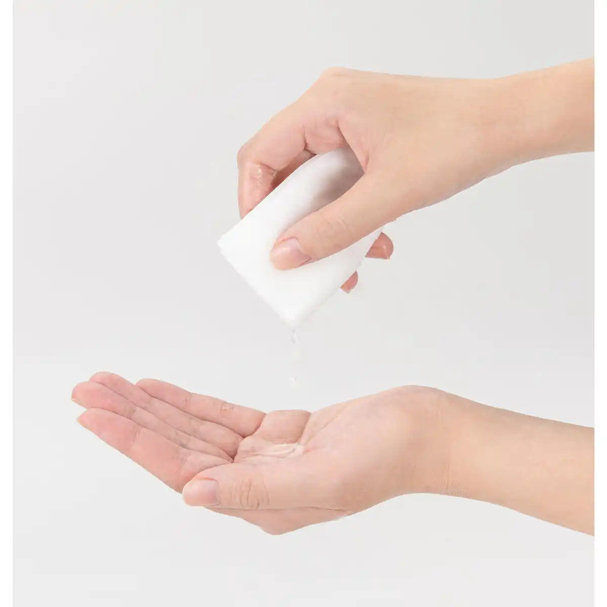 Smooth Honpo Medicated Wrinkle Essence Mask with White Soy Milk & Niacinamide