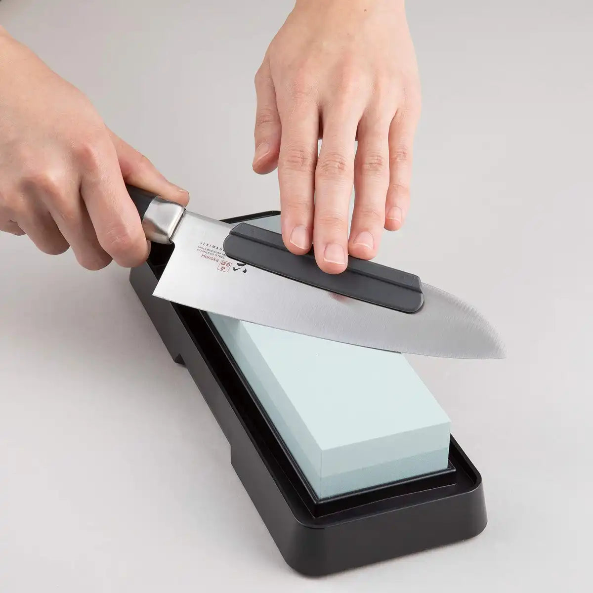 Kai Corp Japan Knife Sharpening Guide - Resin Fixed Angle Optimal Angle Beginner-Friendly Ap0327