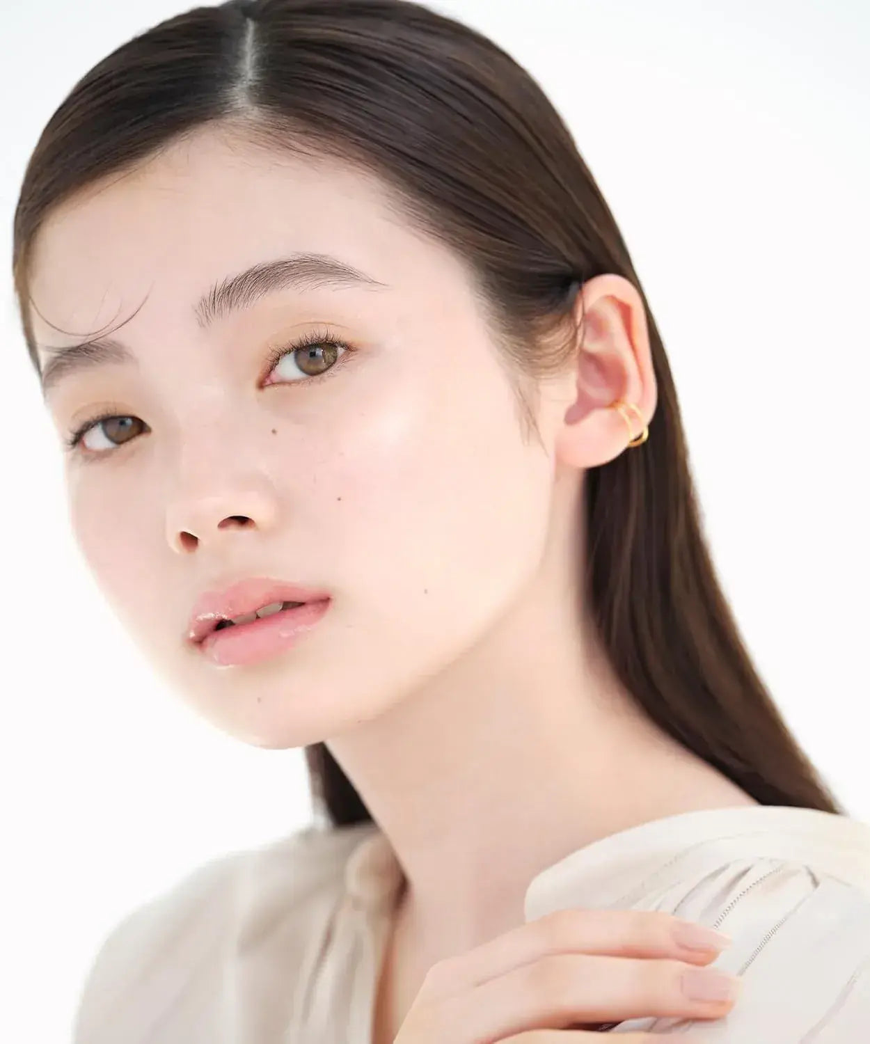 To One Base Luminescence Essence SPF22 Gloss Essence