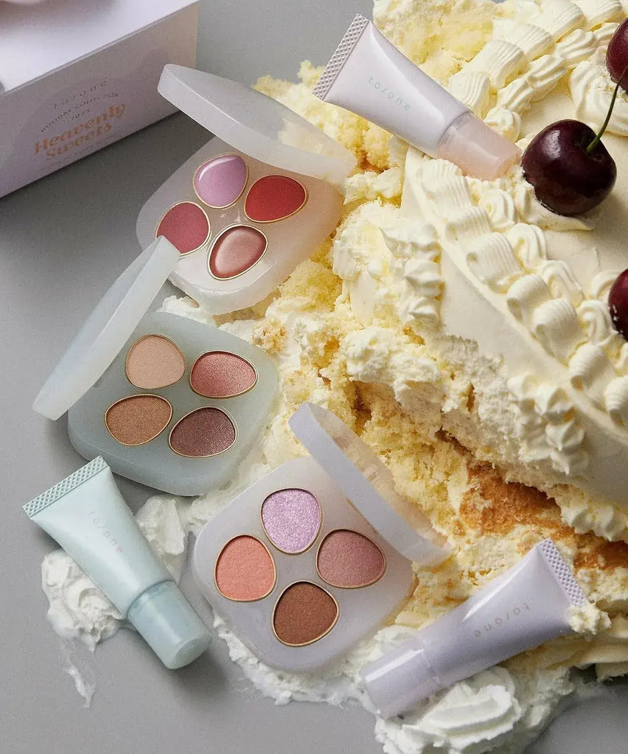 To One Heavenly Sweets Box Eyeshadow Lip Balm Holiday Collection