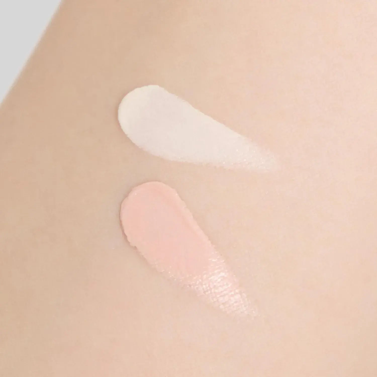 To One Petal Floating Poreless Smoother Beige