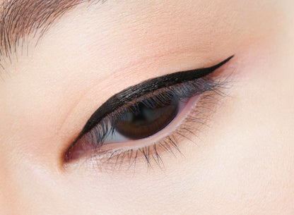 Dejavu Deep Black Dejavu Lasting Fine E Brush Liquid for Long-Lasting Precision