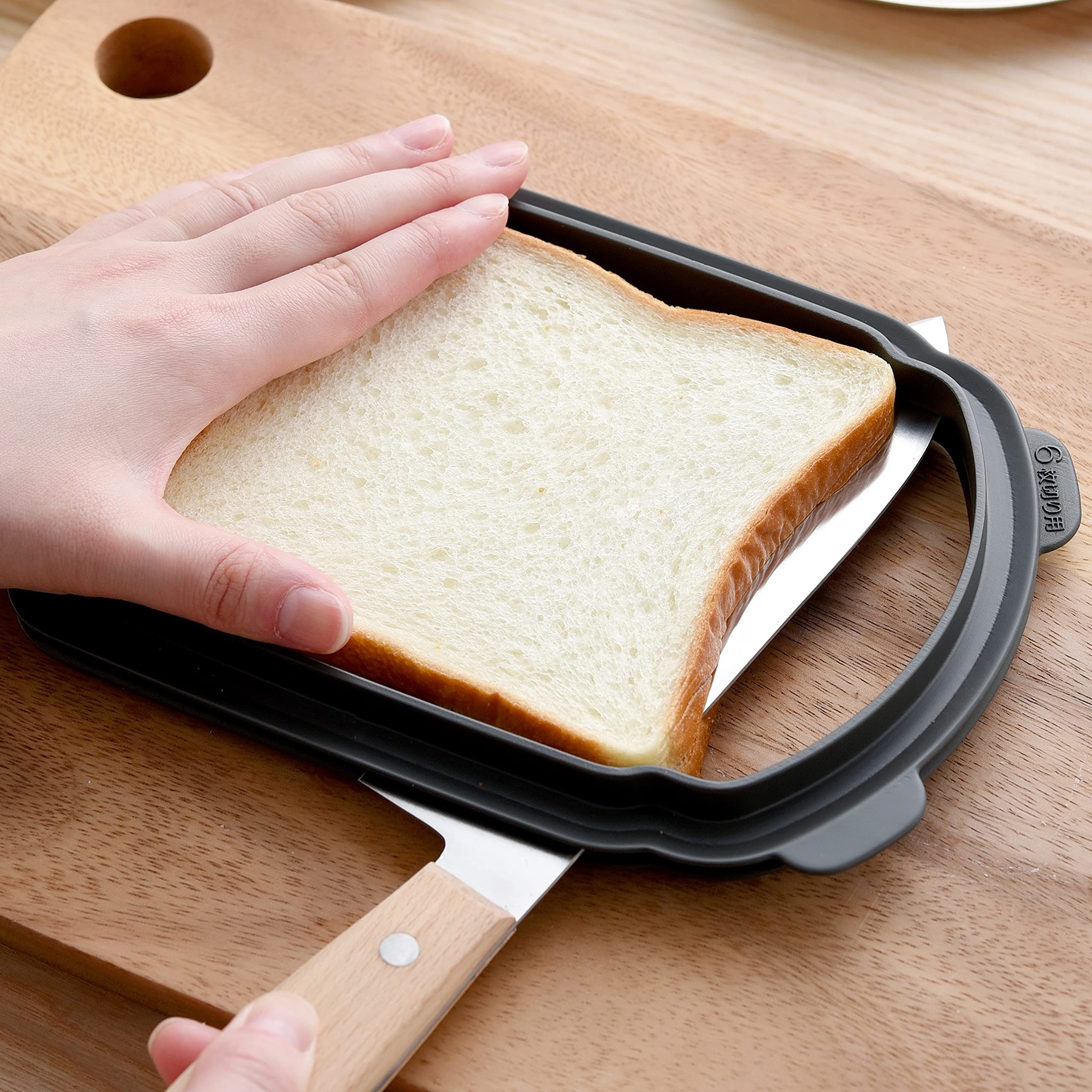 https://japanwithlovestore.com/cdn/shop/products/Ernest-Bread-Cut-Guide-Can-Slice-5-Or-6-Slices-In-Half-Made-In-Japan-Slicer-Slice-It-Thinly-And-Sandwich-It-A77704-Favorite-Brand-Of-Major-Restaurants-Japan-Figure-4989082777047-0.jpg?v=1691667993
