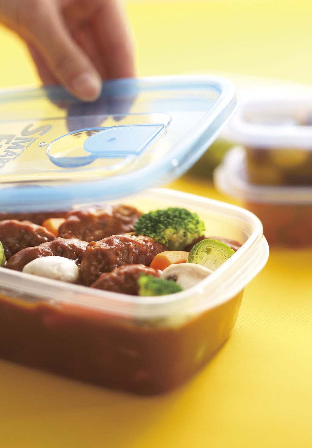 Iwasaki Industry Japan Microwave Storage Container Antibacterial Smart Flap Square 610Ml 3Pcs Baa-041