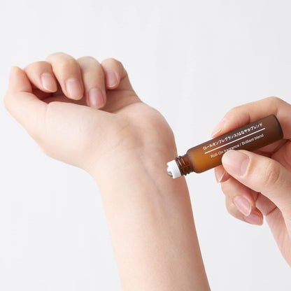 Muji Hanayaka Blend Roll-On Fragrance 6ml - Premium Scent 44295281