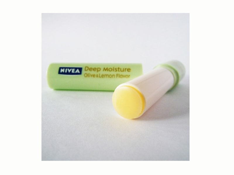 Nivea Deep Moisture lip olive & lemon