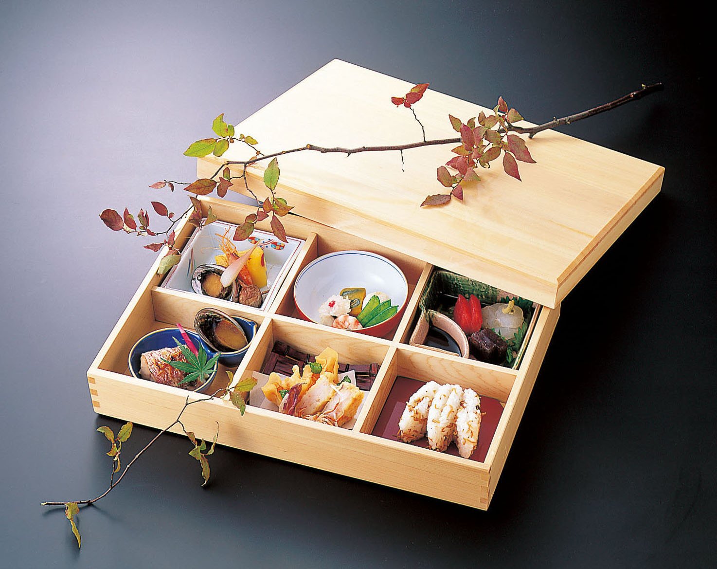 Yamaco 27201 Bento Box Set With Cypress Body Lid & Divider - Made In Japan
